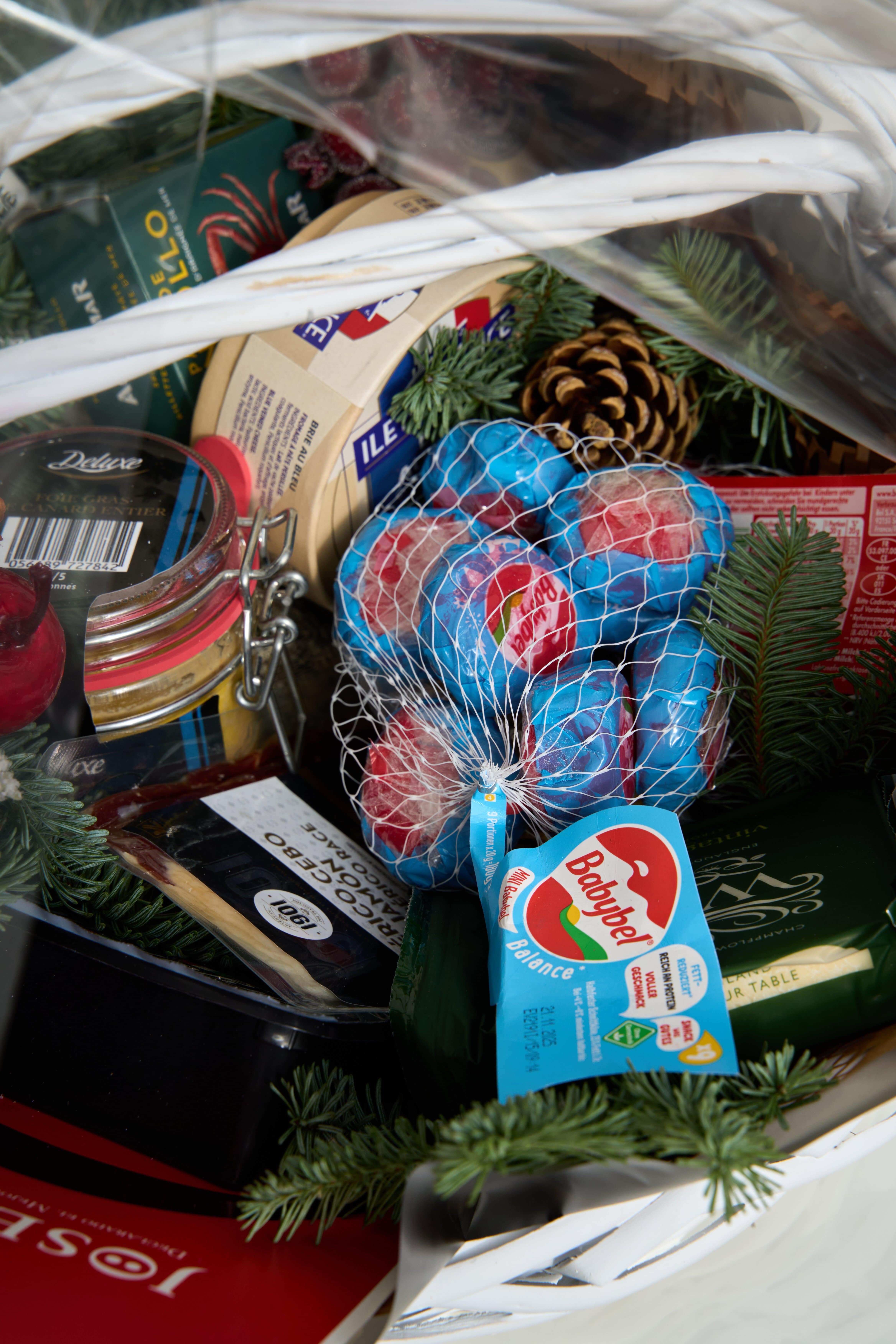 Подарочный набор в корзине