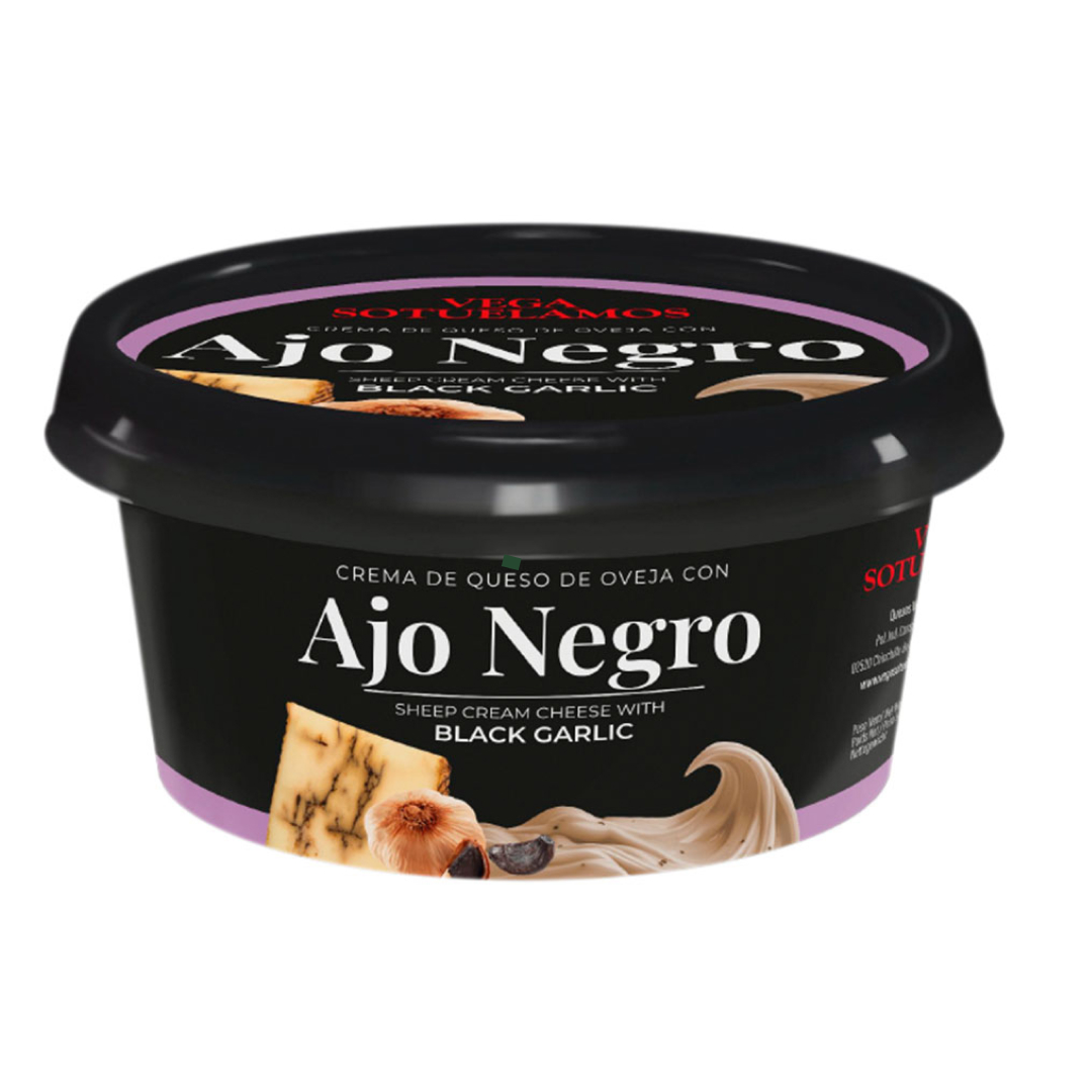 Овечий сливочный сыр с черным чесноком 125 грамм
